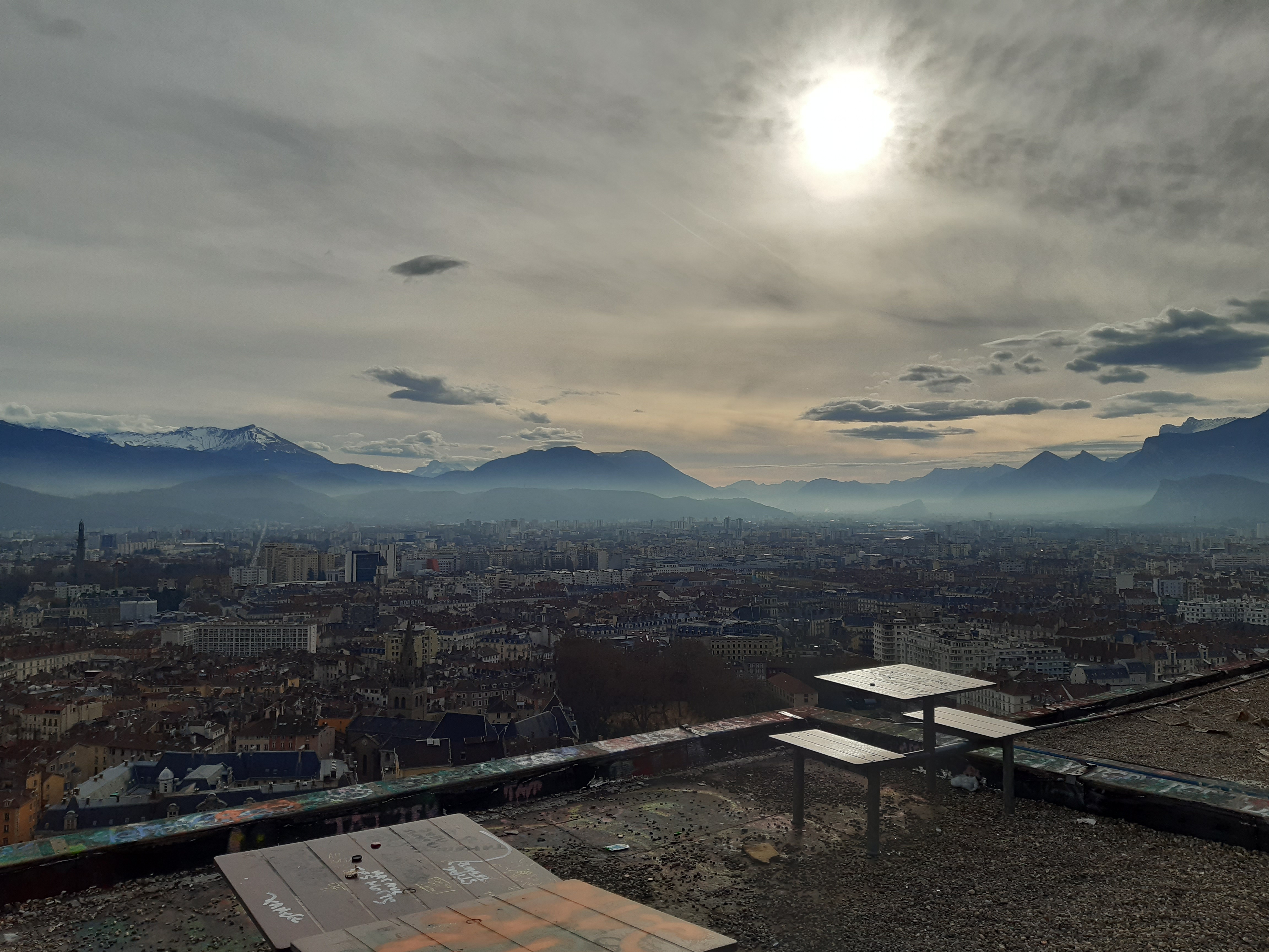 Parkour et marchombres ; les toits de Grenoble